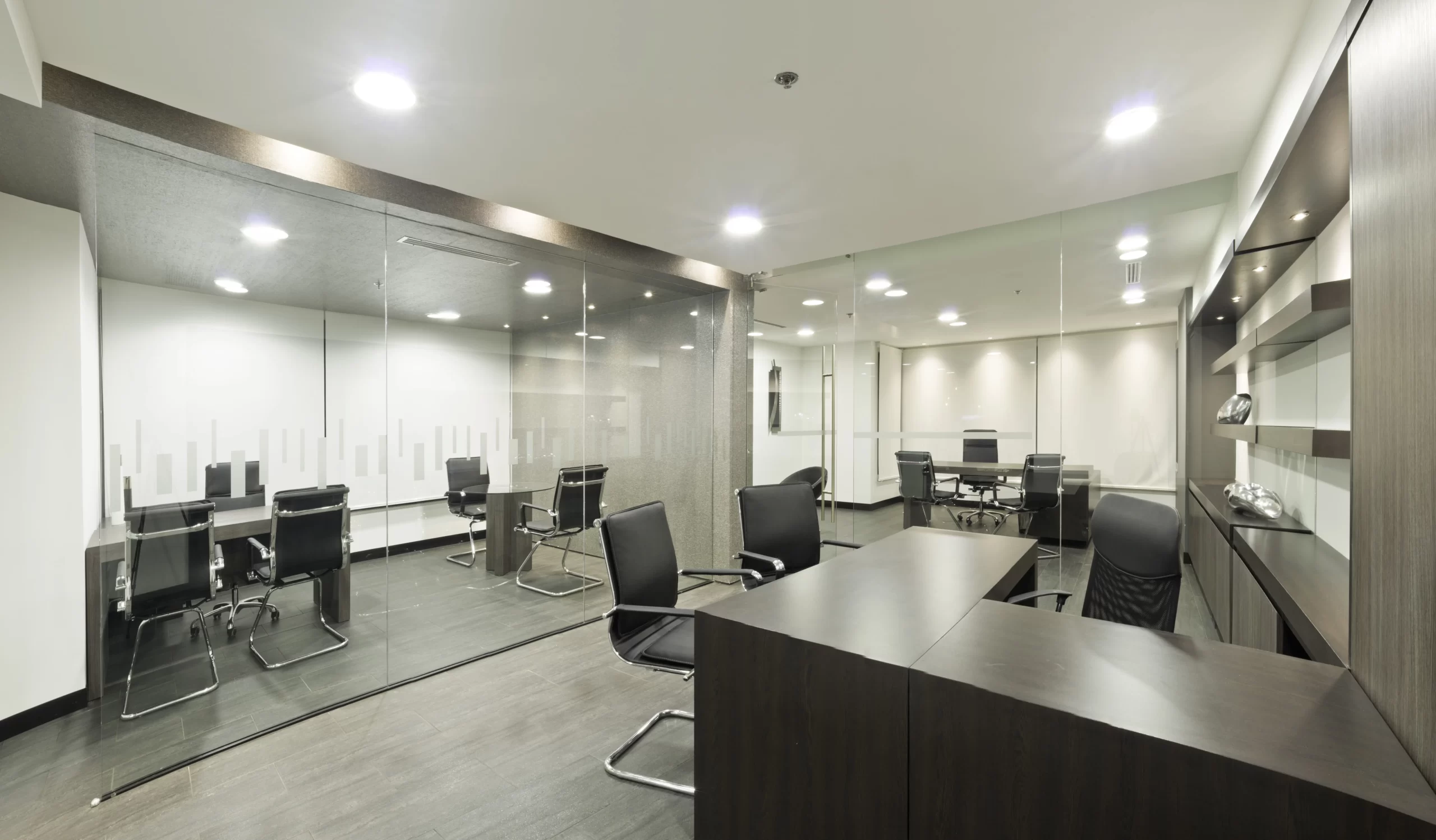 Oficina WTC - Diseño interior y remodelación de oficinas en Quito | CVD Arquitectura