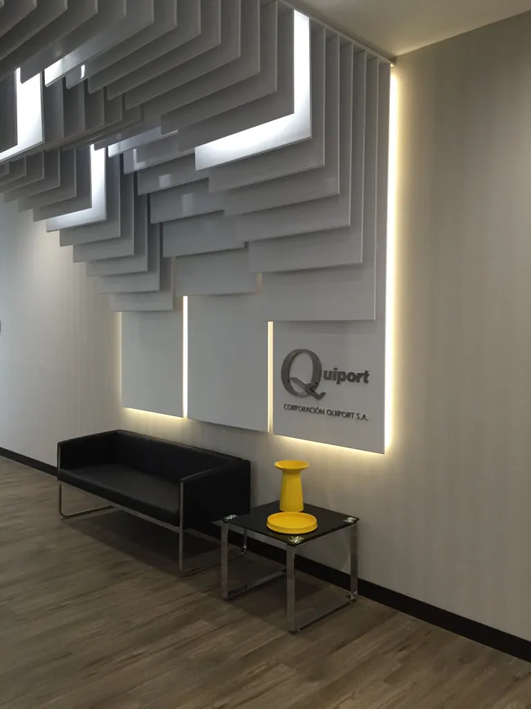 Quiport oficina CEO - Diseño interior y remodelación de oficinas en Quito | CVD Arquitectura